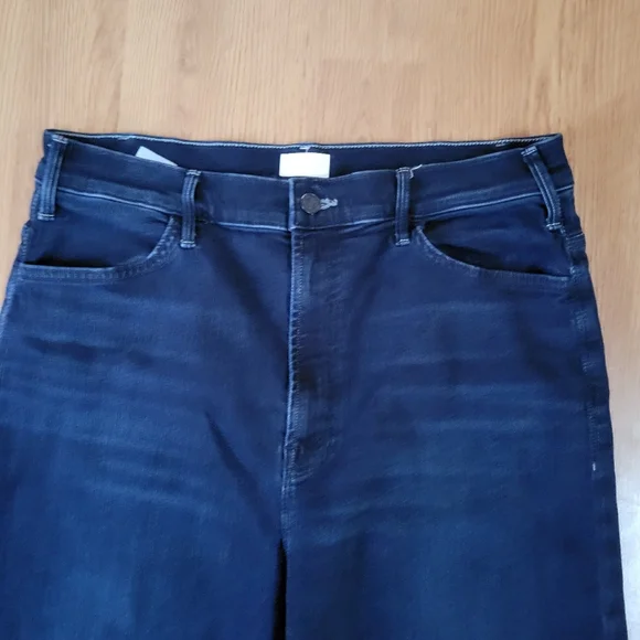 Mother The Hustler Roller Sneak Jeans in Karaoke In Kyoto - Picture 3 of 8